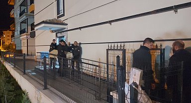 Komşusu Hatice'yi tabancayla öldürüp, aynı silahla intihar etti