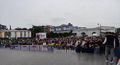 Küçükçekmece'de dev ekranda maç keyfi