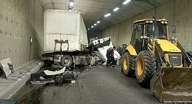 Malatya'da, duvara çarpan TIR'ın sürücüsü yaralandı