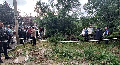 Malatya'da tek katlı ev çöktü; 3 kişiyi ekipler kurtardı