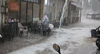 Manisa'da sağanak ve dolu etkili oldu