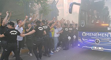 Menemen FK evinde havlu attı