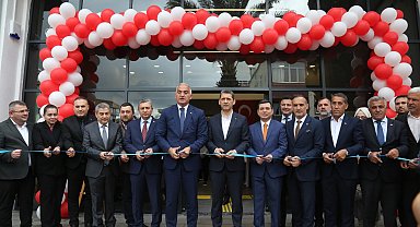 Metruk bina modern kütüphaneye dönüştü; açılışı Bakan Ersoy yaptı