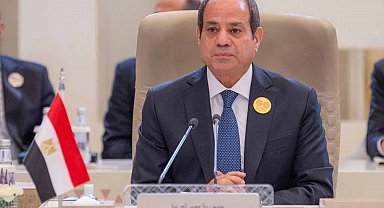 Mısır Cumhurbaşkanı Sisi, İngiltere Başbakanı Starmer ile Gazze'deki son durumu görüştü