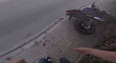 Motosiklet sürücüsü drift atarken kaza yaptı; o anlar kask kamerasında