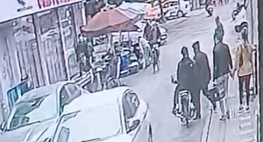 Motosikletin çarptığı yaya yaralandı