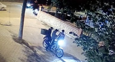 Motosikletle uyuşturucu satışı kamerada