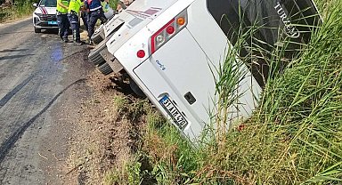 Muğla'da turistleri taşıyan midibüs devrildi: 1 yaralı
