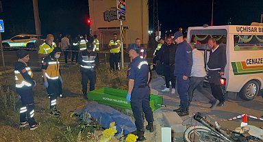 Nevşehir'de minibüsle çarpışan motosikletli öldü; kaza kamerada