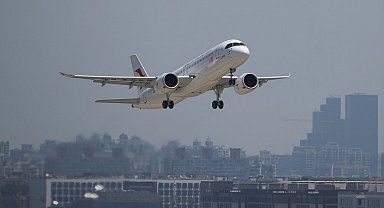 New York-Paris uçuşuna kaçak olarak binen yolcu suçlu bulundu