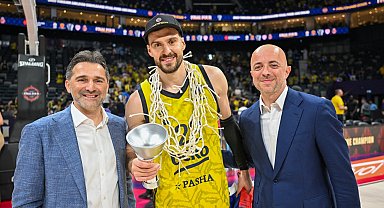 Nigel Hayes-Davis ve Khem Birch'e THY'den mil ödülü