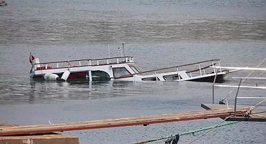 Nijerya'da yolcu teknesi battı: 37 ölü