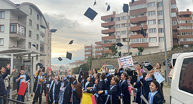 Öğrencilerden kanser tedavisi gören öğretmenlerine duygulandıran sürpriz