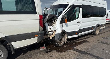 Öğretmenleri taşıyan 2 minibüs çarpıştı; 28 yaralı