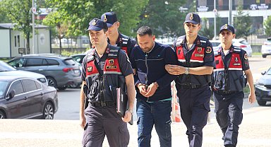 Ormanda saksılarda yetiştirdiği kenevirleri sulamaya giderken yakalandı