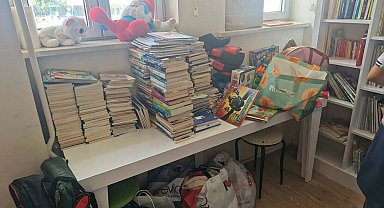 Ortaokul öğrencilerinden depremzede kardeşlerine kitap bağışı