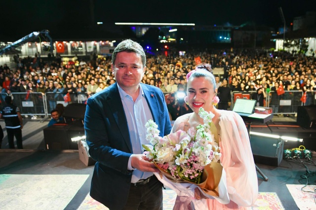 Osmangazi’de 19 Mayıs Coşkusu Konserlerle Doruğa Çıktı