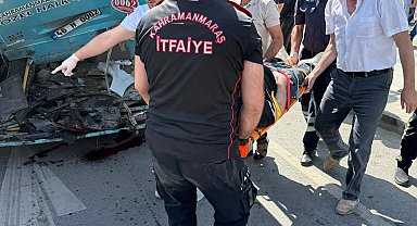 Otomobil, halk otobüsüne çarptı: 1 ölü, 8 yaralı