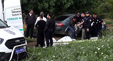 Otomobilinde tüfekle öldürülmüş halde bulundu