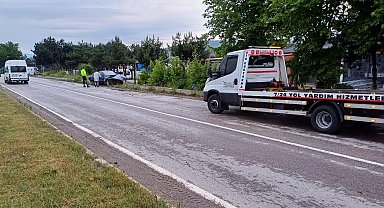 Otomobiliyle refüje çarpan makam şoförü öldü