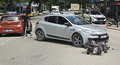 Otomobille çarpışan motosikletin 17 yaşındaki sürücüsü yaralandı