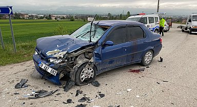 Otomobille motosiklet çarpıştı: 2'si ağır 6 yaralı