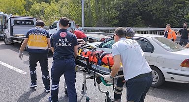 Otoyolda otomobil çekiciye çarptı: 3 yaralı