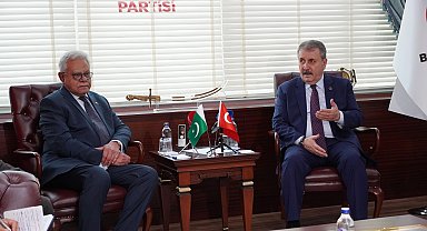 Pakistan Büyükelçisi Cüneyd, BBP lideri Destici'yi ziyaret etti