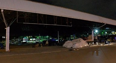 Pazar yerinde tüfekle vuruldu