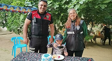 Polis ekibinden Eymen'e doğum günü sürprizi