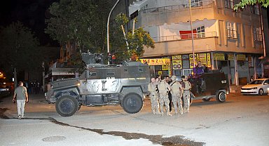 Polisin 'Dur' ihtarına ateş açarak karşılık verdi; bacağından vurularak yakalandı