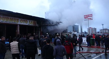 Rize'de oto döşemecide yangın