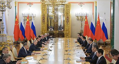 Rusya ve Çin liderleri Moskova'da bir araya geldi