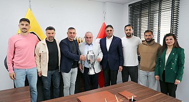 Şampiyon Aliağa Futbol kupasına kavuştu