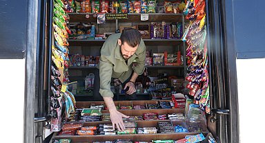 Seyyar markete çevirdiği midibisüyle günde 120 kilometre yol yapıyor