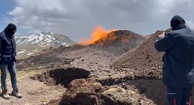 Sivas'ta yıldırım düşen doğal gaz hattında yangın