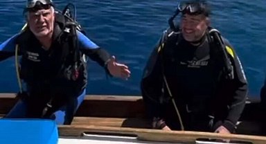 Son sünger avcısı 'Aksona Mehmet', denize ilk girişinin 60'ıncı yılını Ata Demirer ile dalış yaparak kutladı