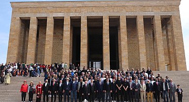 Süper Lig'e çıkan Gençlerbirliği, takım halinde Anıtkabir'i ziyaret etti