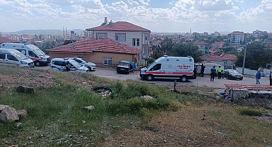 Sürücüsü fenalaşan otomobil, duvara çarptı: 1 ölü, 1 yaralı