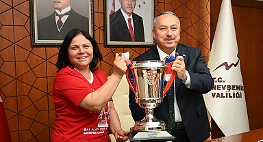 Suvermez Kapadokyaspor kupayı Vali Fidan'a götürdü