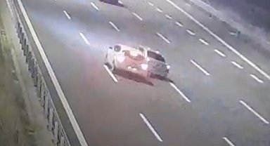 Takla atan otomobilden fırladı; 5 yaralı