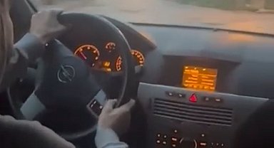 Taksici, uygulama üzerinden çağırdığı aracın sürücüsünü polis noktasına götürdü