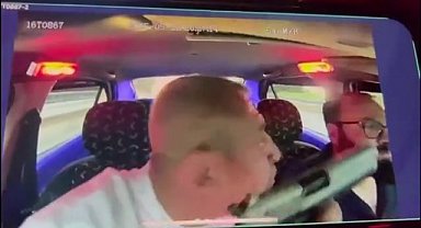 Taksiciyi silahla tehdit eden şüpheli tutuklandı; olay anı kamerada