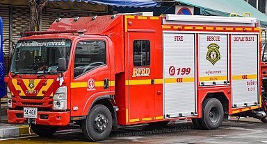 Tayland'da tanker kazası: 600 litre benzin yola döküldü