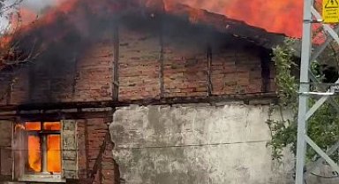 Tek katlı ahşap evde yangın