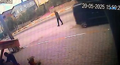 Tekirdağ'da hafif ticari aracın çaptığı yaya yaralandı; kaza kamerada