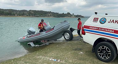 Tekneden düşen Emirhan'dan hala iz yok