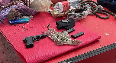 Temizlik görevlileri parkta 2 tabanca buldu