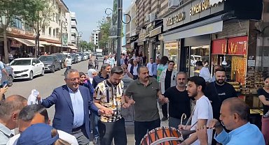 Terör örgütü PKK'nın fesih kararı sonrası Diyarbakır'da vatandaşlar halay çekti