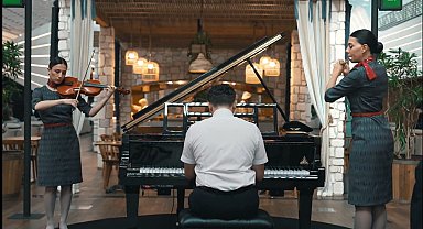 THY uçuş ekibinden yolculara 'Gençlik Marşı' sürprizi